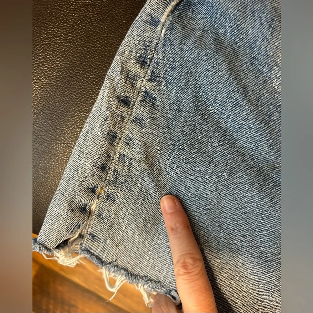 Levi’s 501 Button Fly Cut Off Shorts. Size 34 - Picture 8 of 11